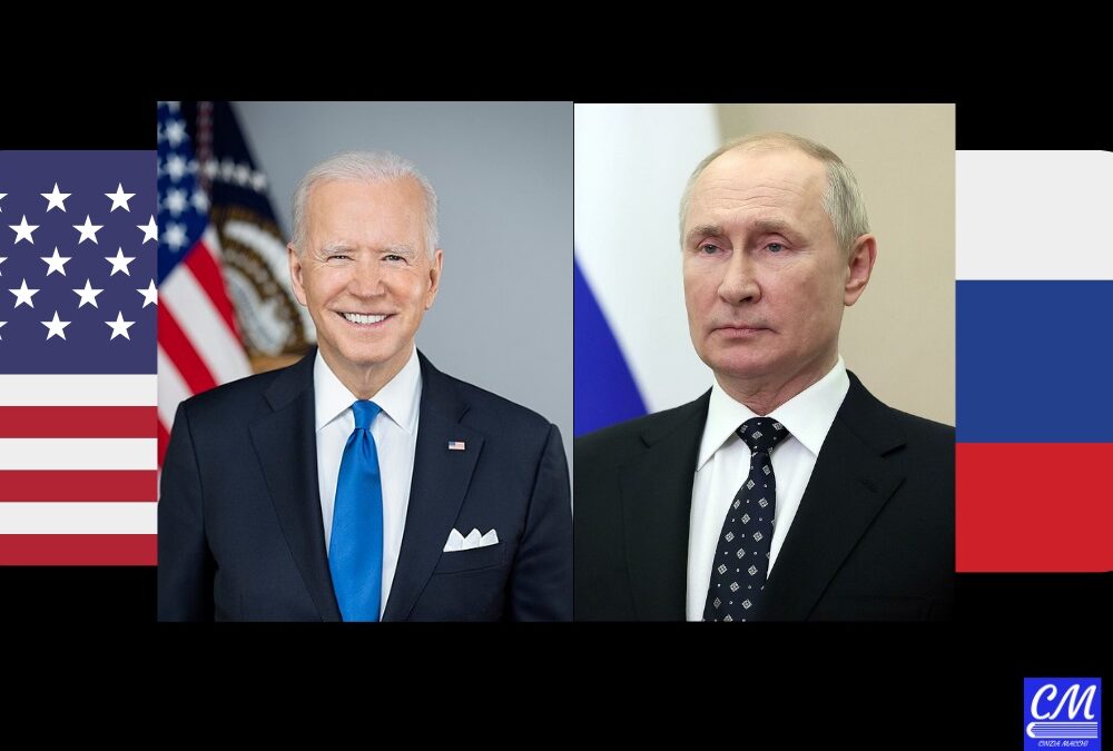 Guerra Fredda 2.0: USA vs Russia. Joe Biden e Vladimir Putin con le rispettive bandiere.